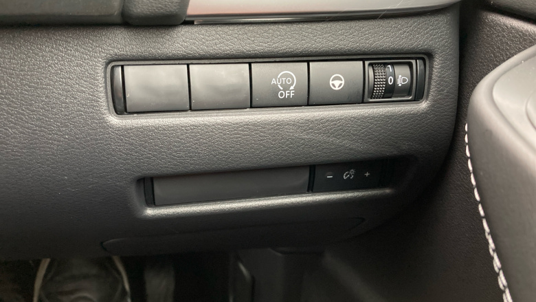 Nissan Qashqai 1.3 DiG-T MH N-Connecta [Glass Roof] 5dr Petrol Hatchback